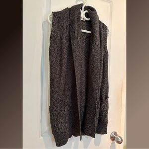 Cotton blend ‘Cloth’ sweater vest - hood & pockets. Sz Sm GUC